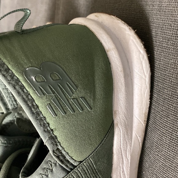 New Balance slip on tennis shoes. Worn 2x size 8.5. - Picture 3 of 5